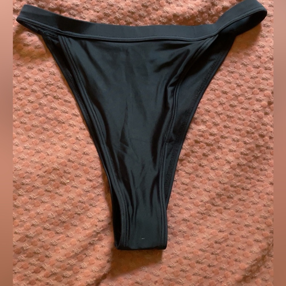 High cut cheeky bikini bottoms